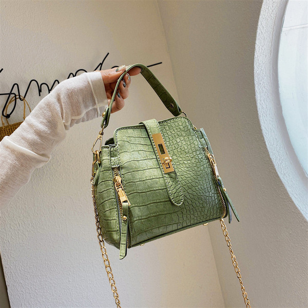 Sieviešu moderna eko ādas soma ar rāvējslēdzēju un sprādzi