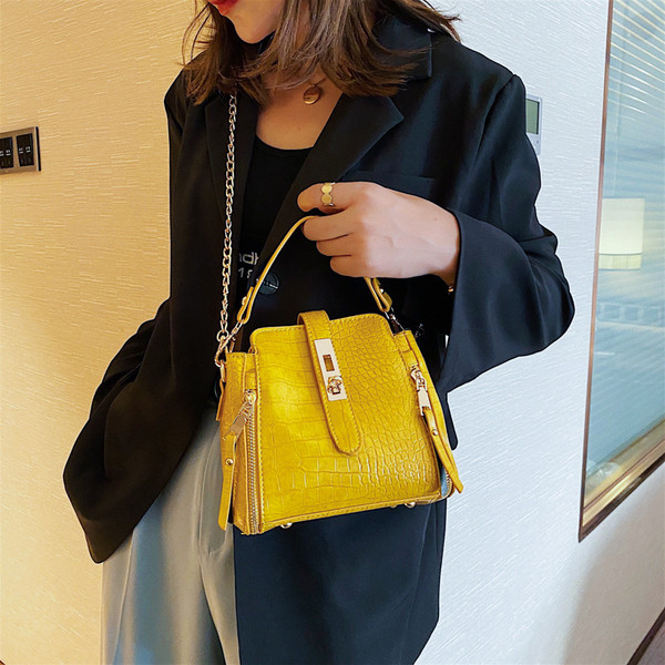 Sieviešu moderna eko ādas soma ar rāvējslēdzēju un sprādzi