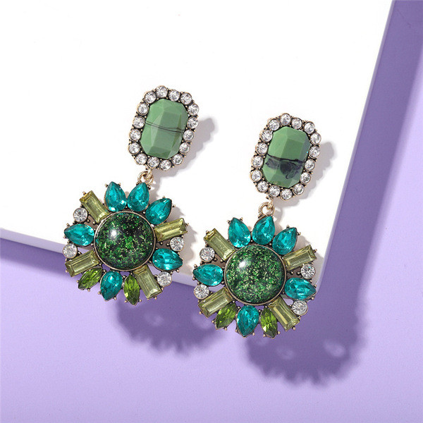 Modern női fülbevaló virág formájú kövekkel