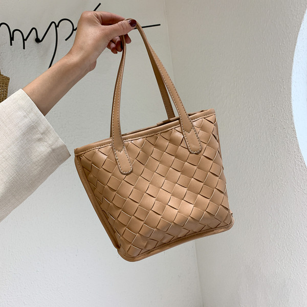 Ikdienas sieviešu soma no tīras eko ādas modeļa