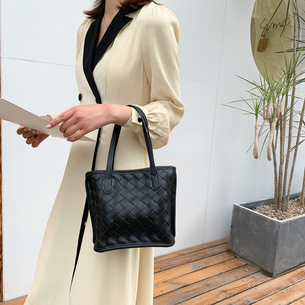 Ikdienas sieviešu soma no tīras eko ādas modeļa