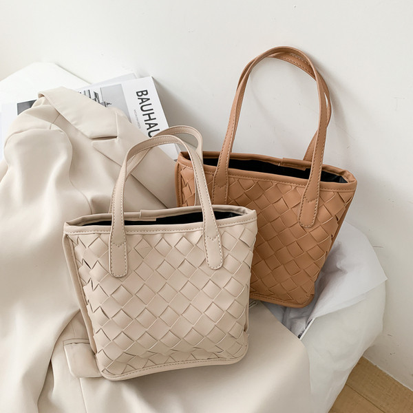 Ikdienas sieviešu soma no tīras eko ādas modeļa