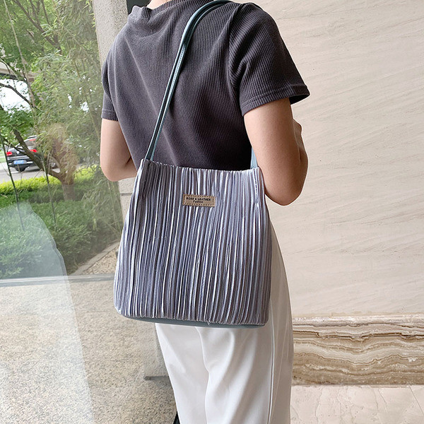 Pašreizējais sieviešu plecu somas vienkāršs modelis