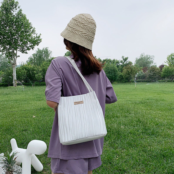 Pašreizējais sieviešu plecu somas vienkāršs modelis