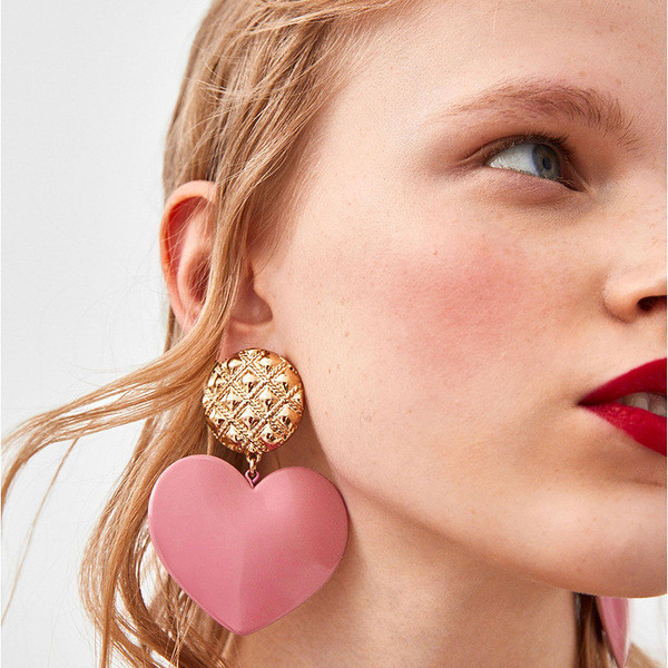 Mūsdienīgi sieviešu lielie auskari sirds formā