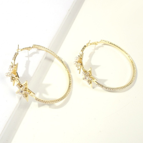 Zeltaini sieviešu apaļi auskari ar zvaigznēm