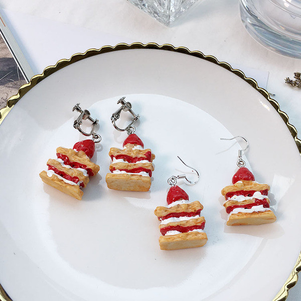 Viseće ženske naušnice u obliku torte