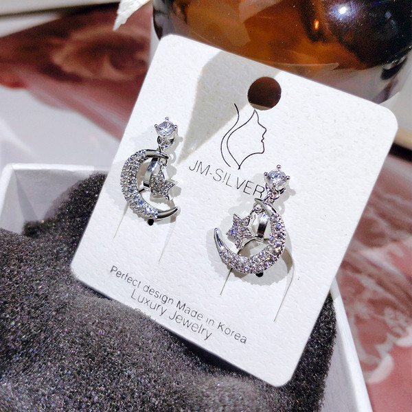 Modern női fülbevaló, hold alakú csillaggal