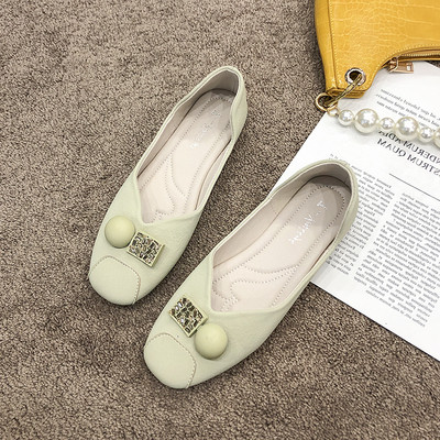 Sieviešu ikdienas apavi no eko ādas ar dekorāciju