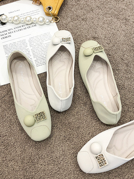 Sieviešu ikdienas apavi no eko ādas ar dekorāciju