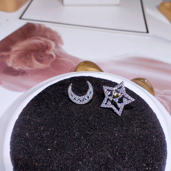 Modern női fülbevaló hold és csillag alakú