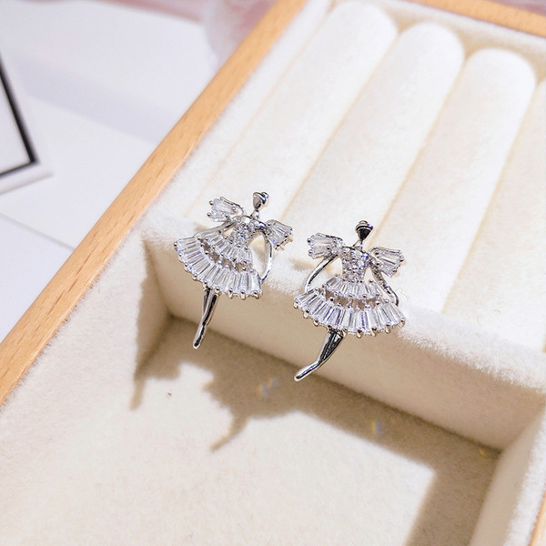 Ezüst női fülbevaló balerina formájú