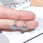 Modern, legyező formájú női fülbevaló