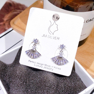 Modern, legyező formájú női fülbevaló