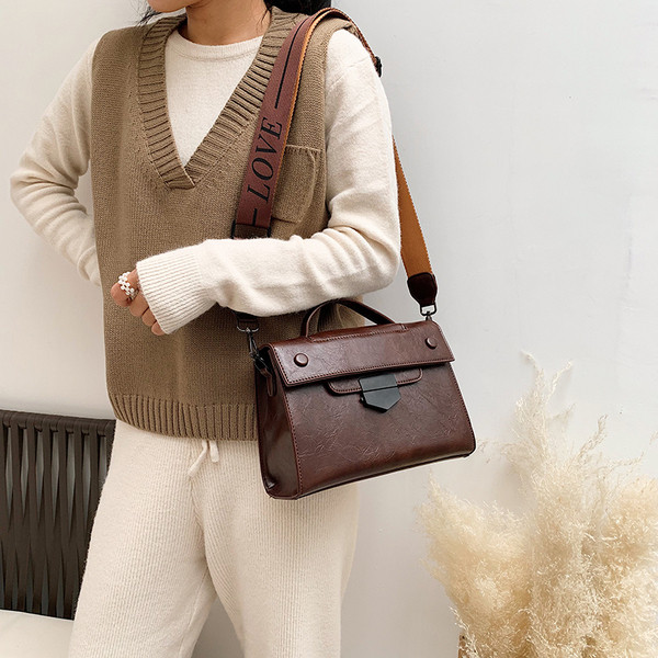 Sieviešu ikdienas soma no eko ādas vienkārša modeļa