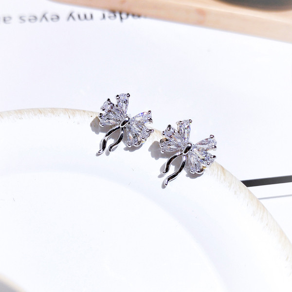 Lihtsad paelakujulised naiste kõrvarõngad