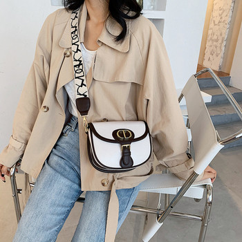 Μοντέρνα  γυναικεία τσάντα κλασικό μοντέλο με αγκράφα