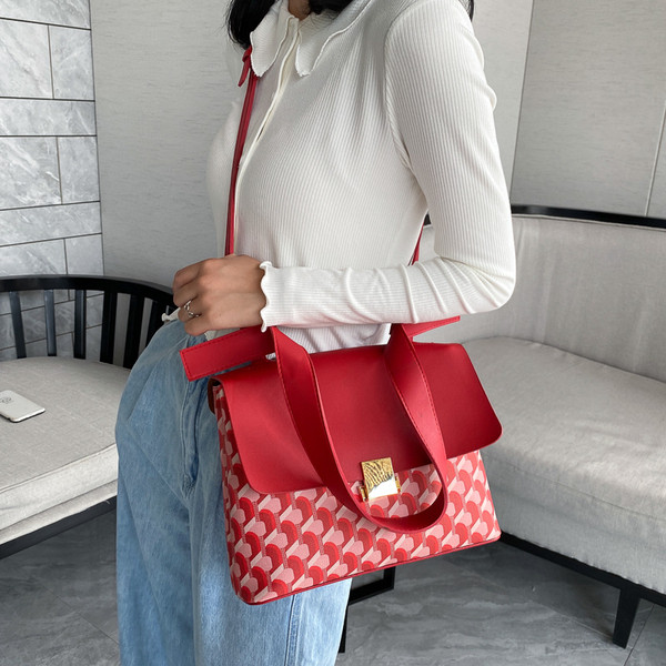 Praegune naiste koti lai lukuga mudel