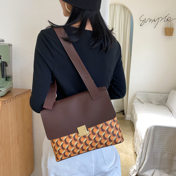 Praegune naiste koti lai lukuga mudel