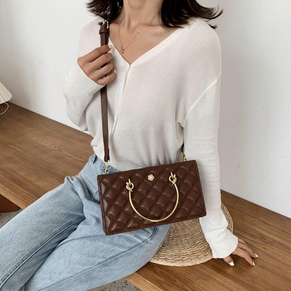 Stílusos női táska négyzet alakú, rövid és hosszú fogantyúval