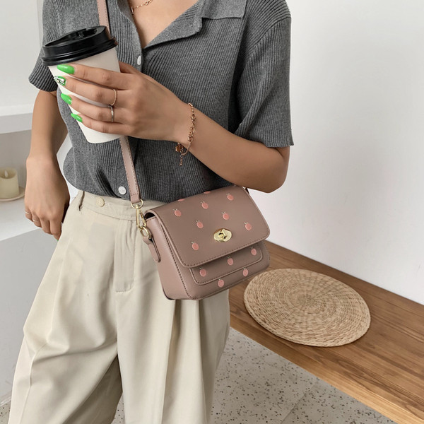 Eko bőrből készült alkalmi női kistáska, hosszú füllel