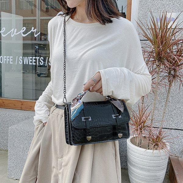 Geanta eleganta de dama in forma patrata din piele ecologica