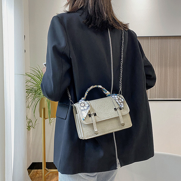 Geanta eleganta de dama in forma patrata din piele ecologica