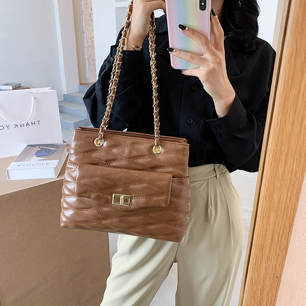 Stilīga sieviešu soma no eko ādas ar priekšējo kabatu