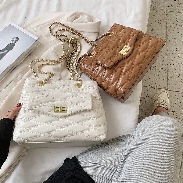 Stilīga sieviešu soma no eko ādas ar priekšējo kabatu