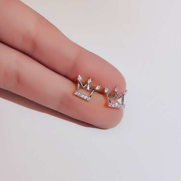 Ezüst női fülbevaló korona formájú
