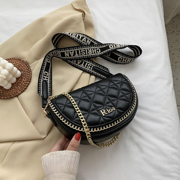 Sieviešu moderna eko-ādas soma ar garu metāla rokturi