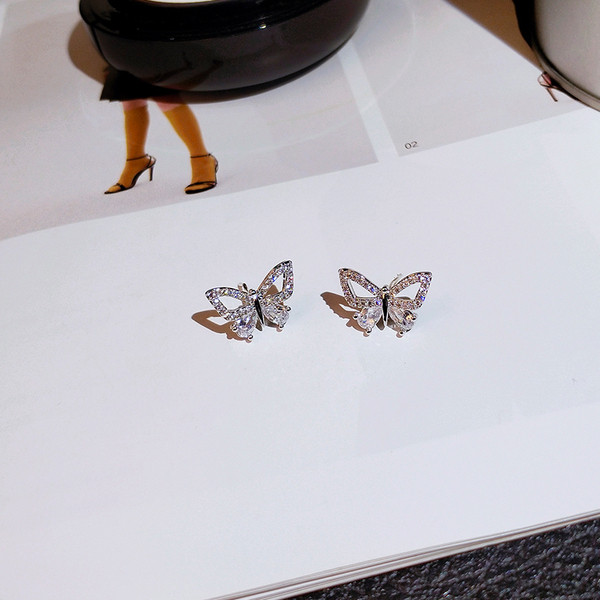 Ezüst női fülbevaló pillangó formájú