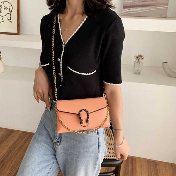 Sieviešu stilīgs somas vienkāršs modelis ar sprādzi