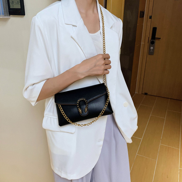 Sieviešu stilīgs somas vienkāršs modelis ar sprādzi