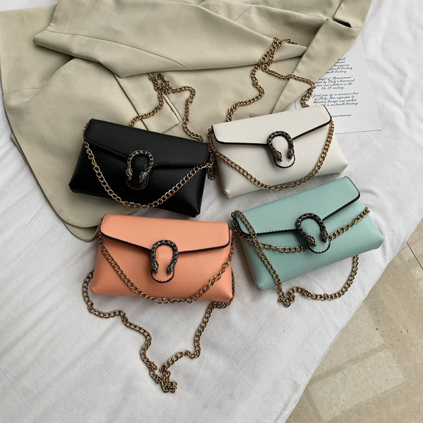 Sieviešu stilīgs somas vienkāršs modelis ar sprādzi