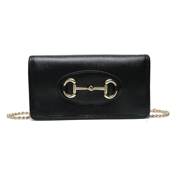 Női kis táska fém fogantyúval és csattal