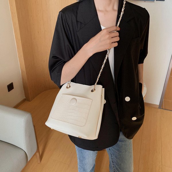 Pašreizējais sieviešu somas plats modelis ar priekšējo kabatu