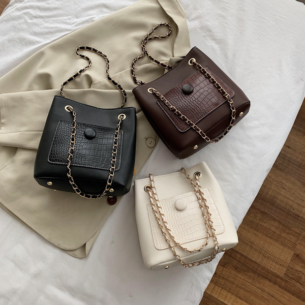 Pašreizējais sieviešu somas plats modelis ar priekšējo kabatu