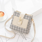 Maza sieviešu soma ar metāla aizdari un garu rokturi