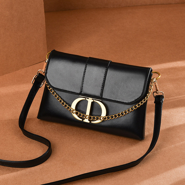 Öko-nahast valmistatud vabaaja naiste kott metallist elementide ja pika sangaga