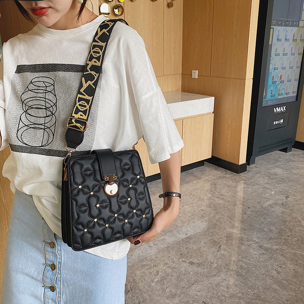 Praegune pandlaga ja pika sangaga ökonahast naistekott