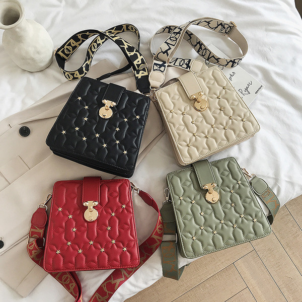 Praegune pandlaga ja pika sangaga ökonahast naistekott