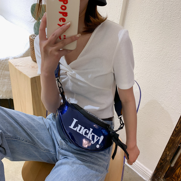 Sieviešu ikdienas soma ar garu rokturi un uzrakstu