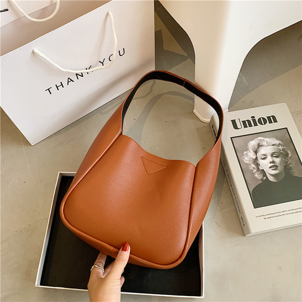 Eko bőrből készült alkalmi női válltáska, sima modell