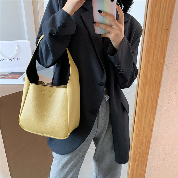 Eko bőrből készült alkalmi női válltáska, sima modell