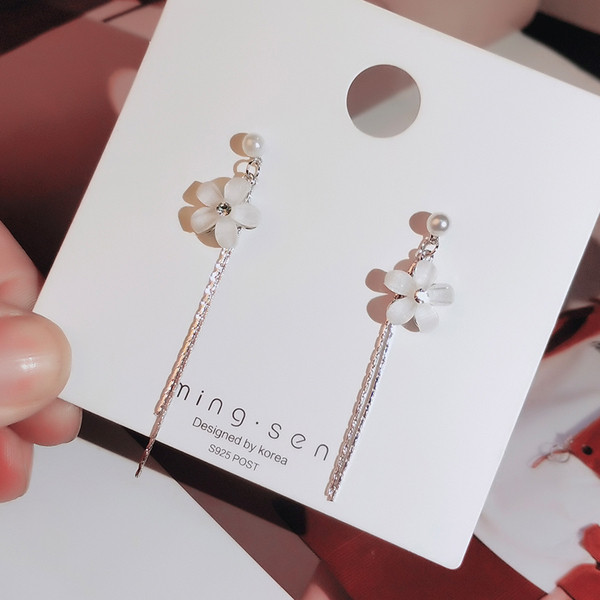 Karājoši sieviešu auskari ar ziedu