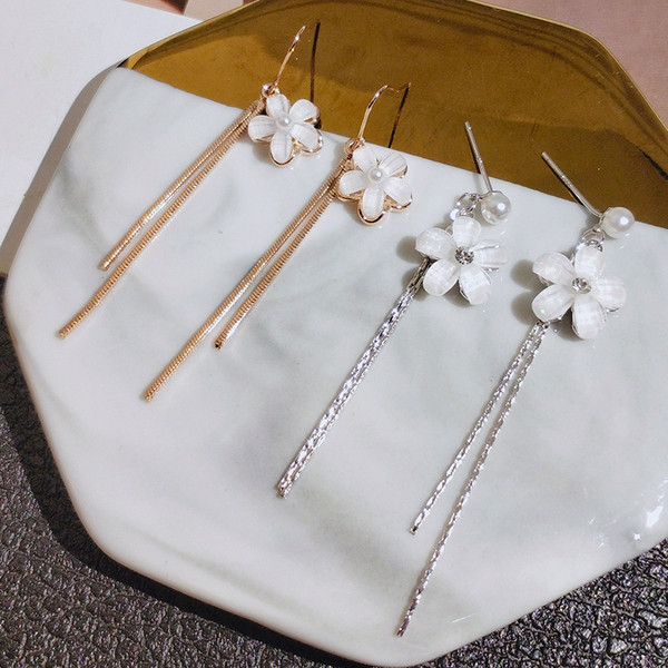 Karājoši sieviešu auskari ar ziedu