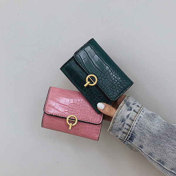 Moderna sieviešu maza somiņa no eko ādas ar sprādzi