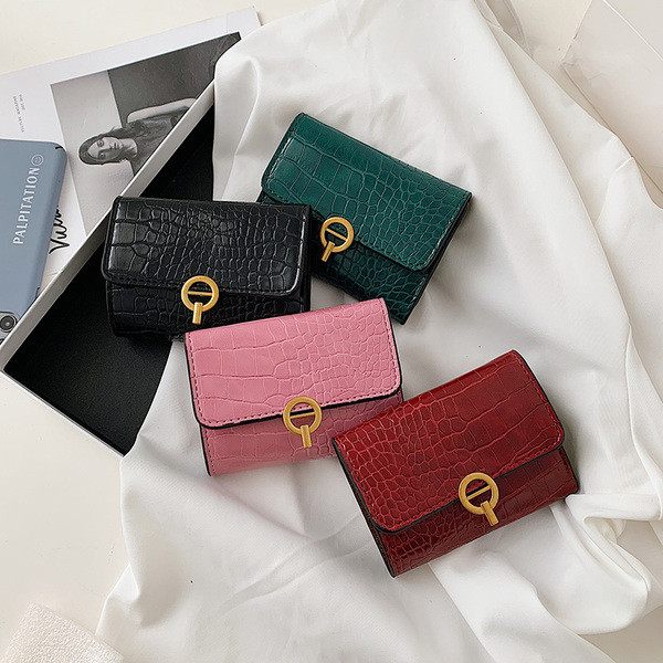 Moderna sieviešu maza somiņa no eko ādas ar sprādzi