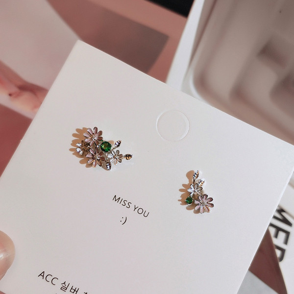 Ezüst női fülbevaló virágokkal